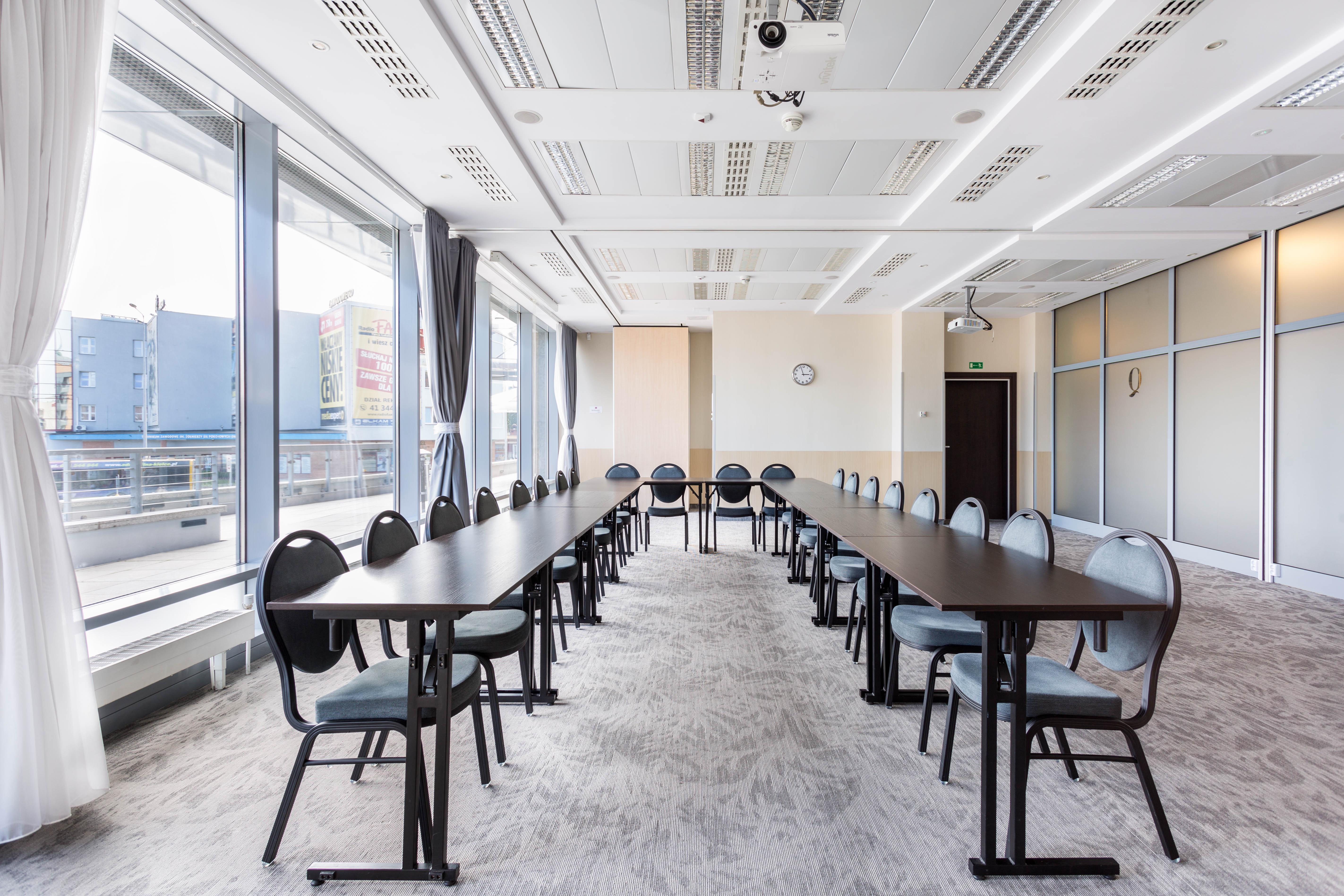 Qubus Hotel Келце Екстериор снимка