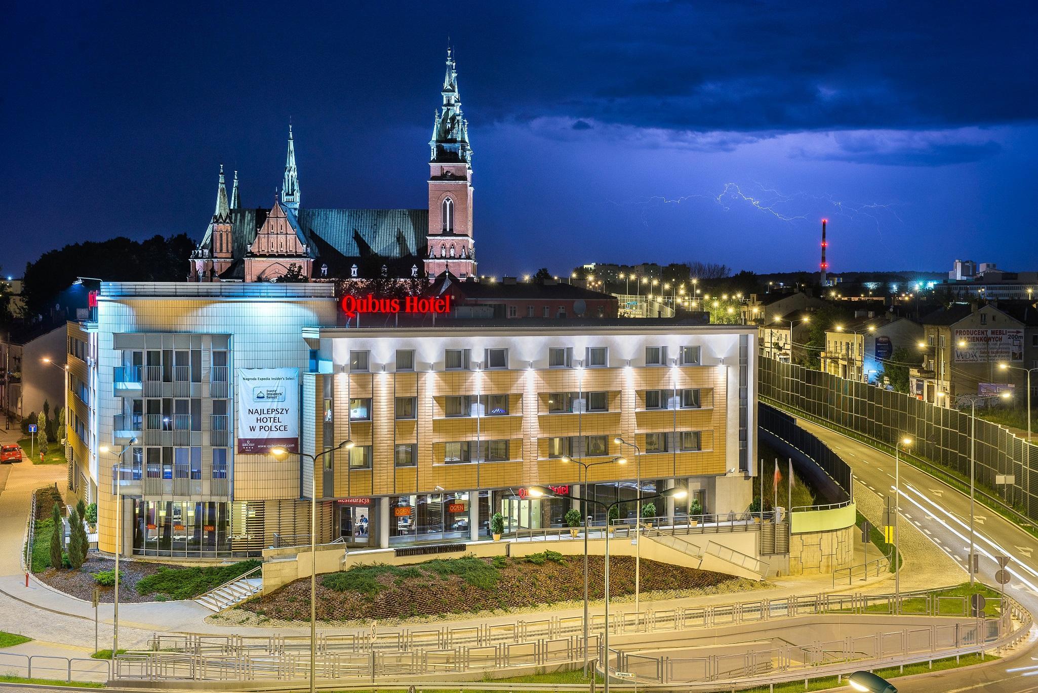 Qubus Hotel Келце Екстериор снимка