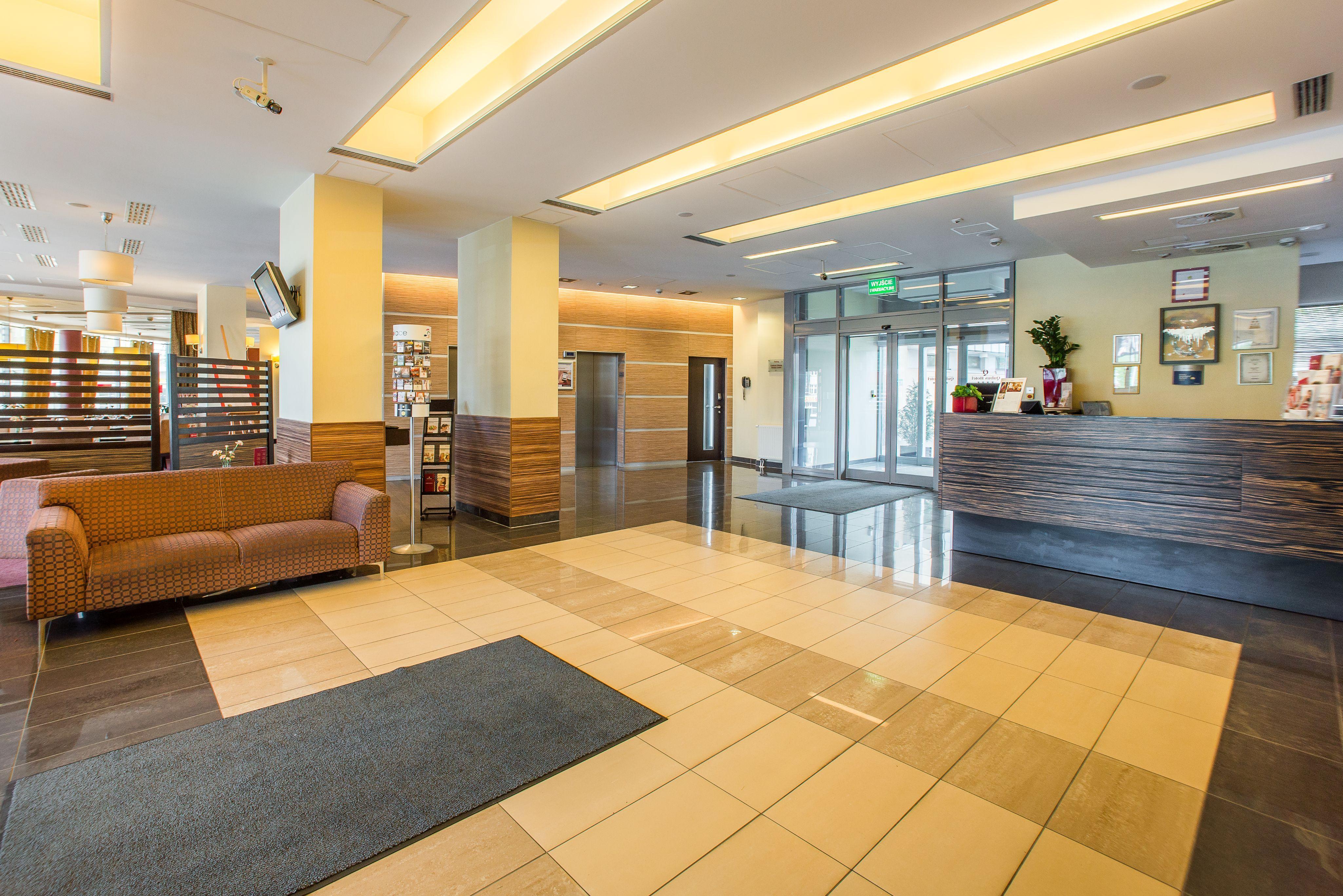 Qubus Hotel Келце Екстериор снимка