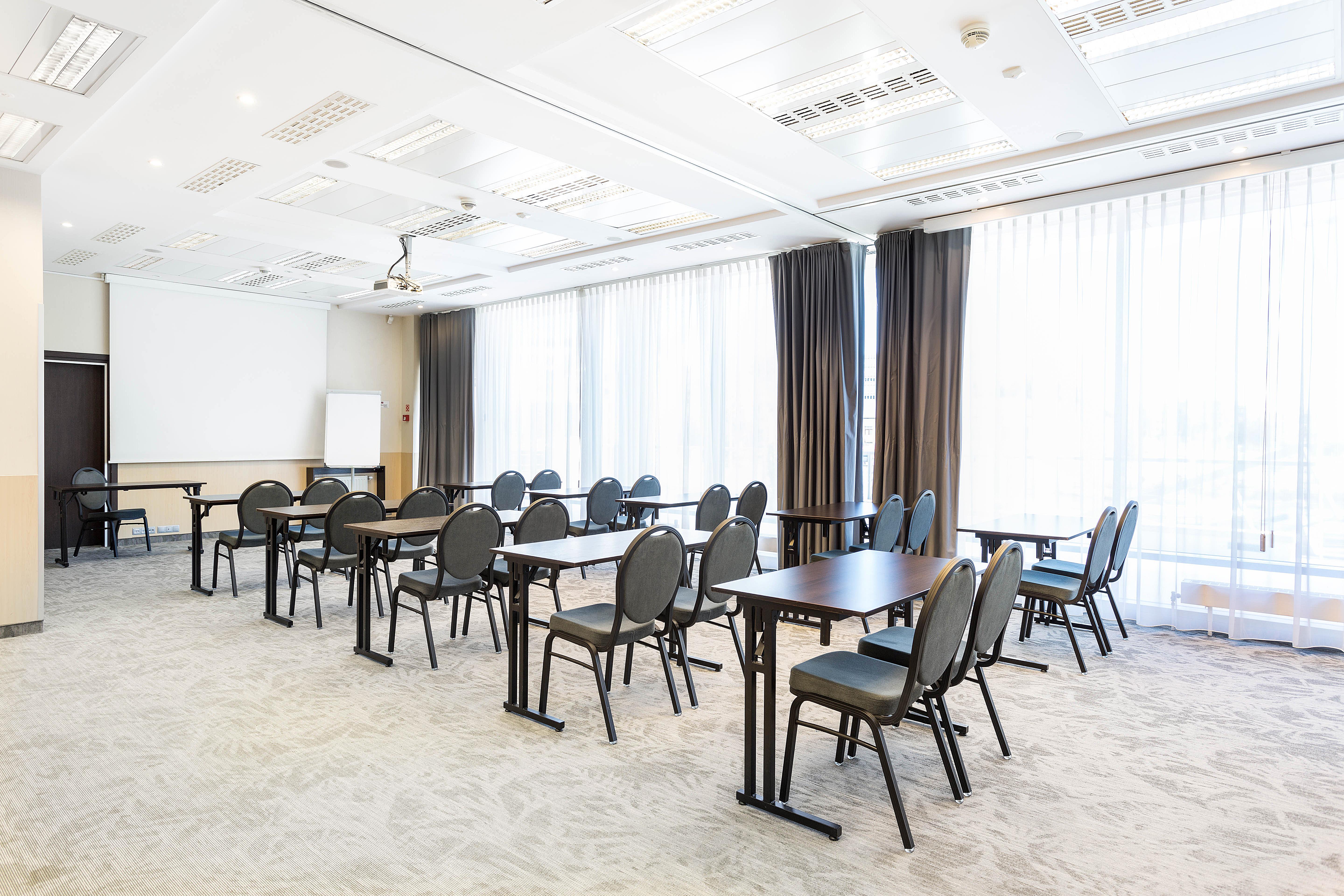 Qubus Hotel Келце Екстериор снимка