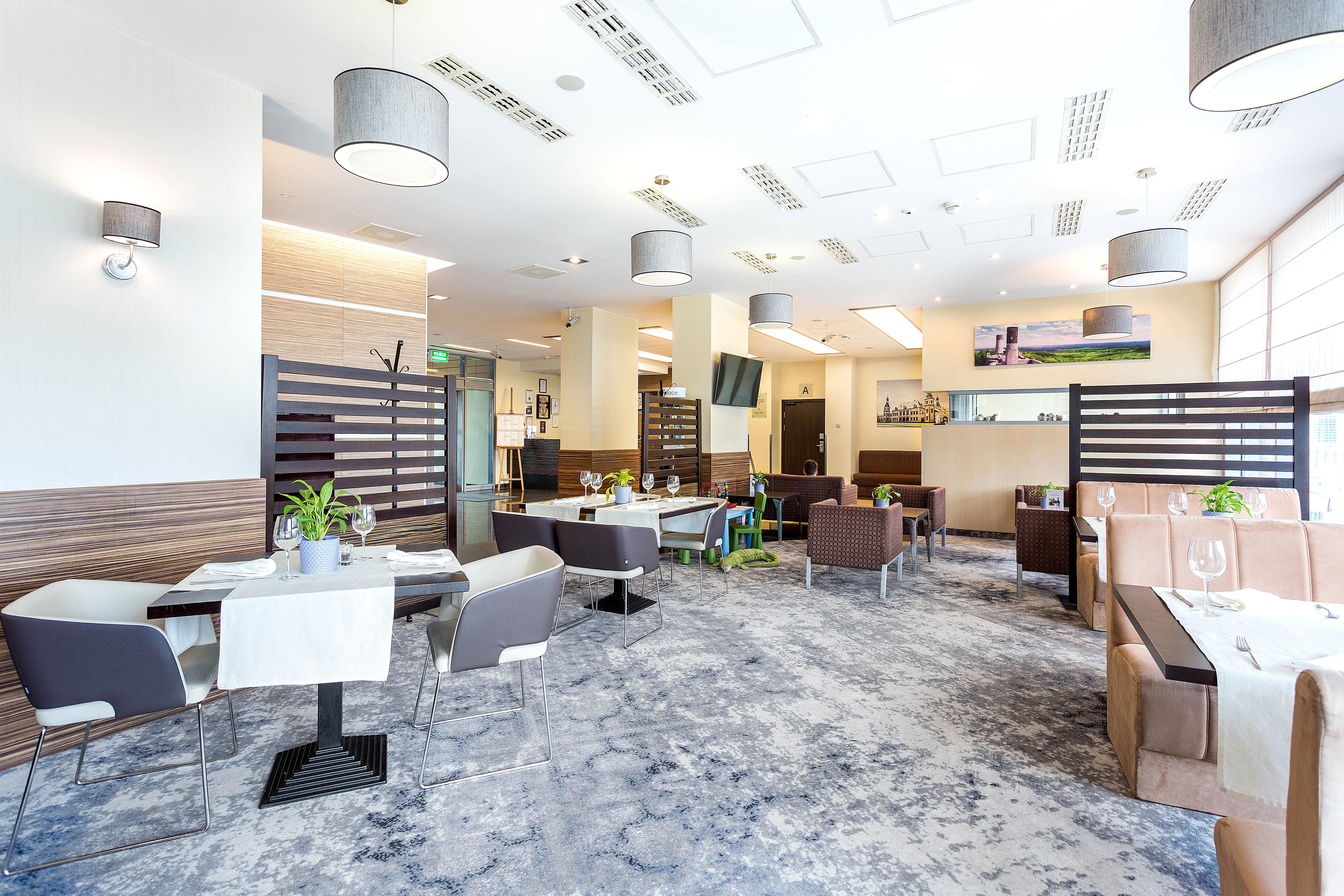 Qubus Hotel Келце Екстериор снимка