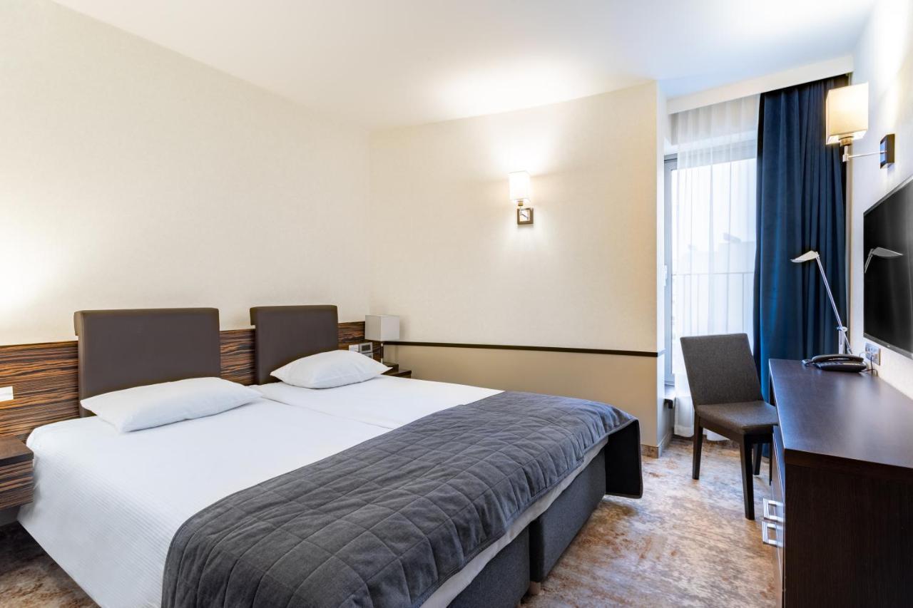 Qubus Hotel Келце Екстериор снимка