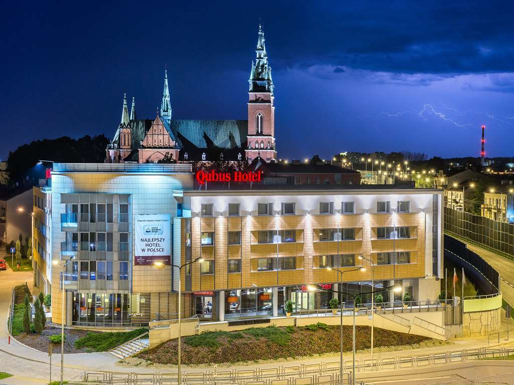 Qubus Hotel Келце Екстериор снимка