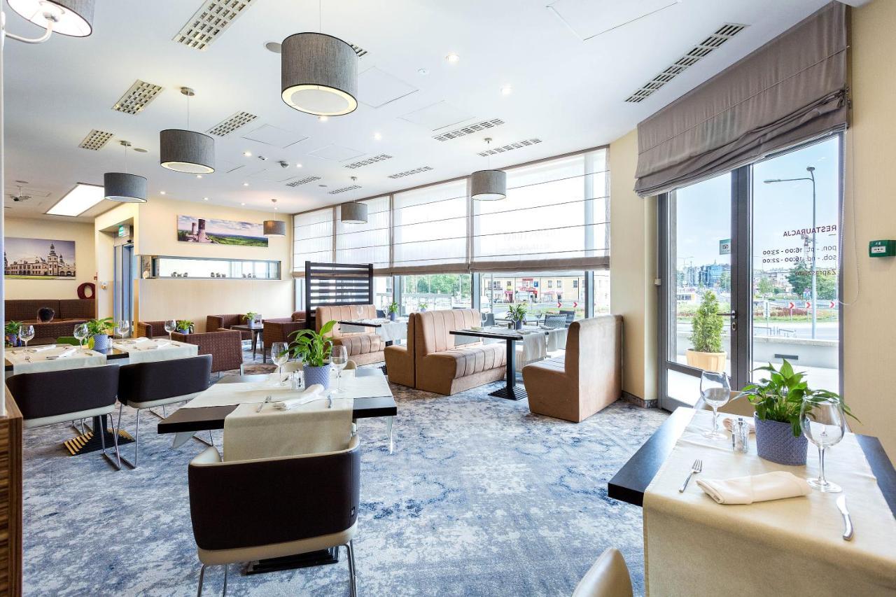 Qubus Hotel Келце Екстериор снимка