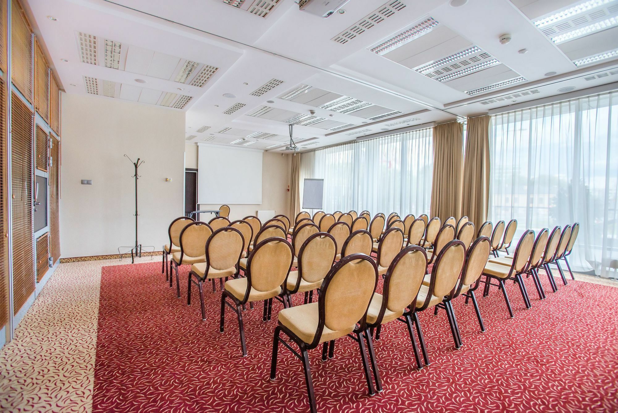 Qubus Hotel Келце Екстериор снимка