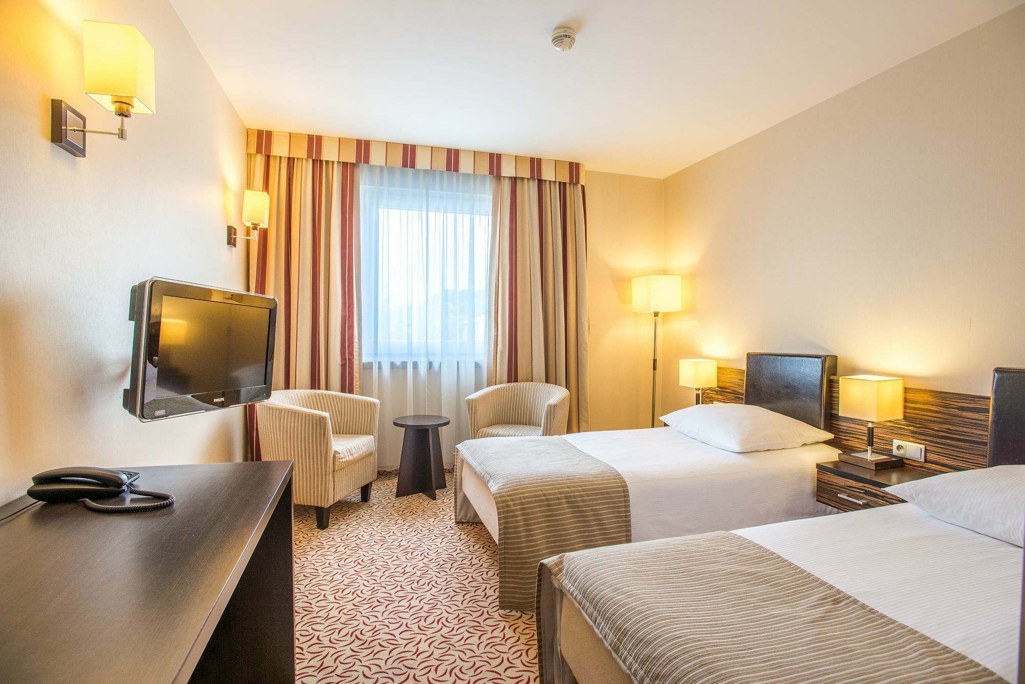 Qubus Hotel Келце Екстериор снимка