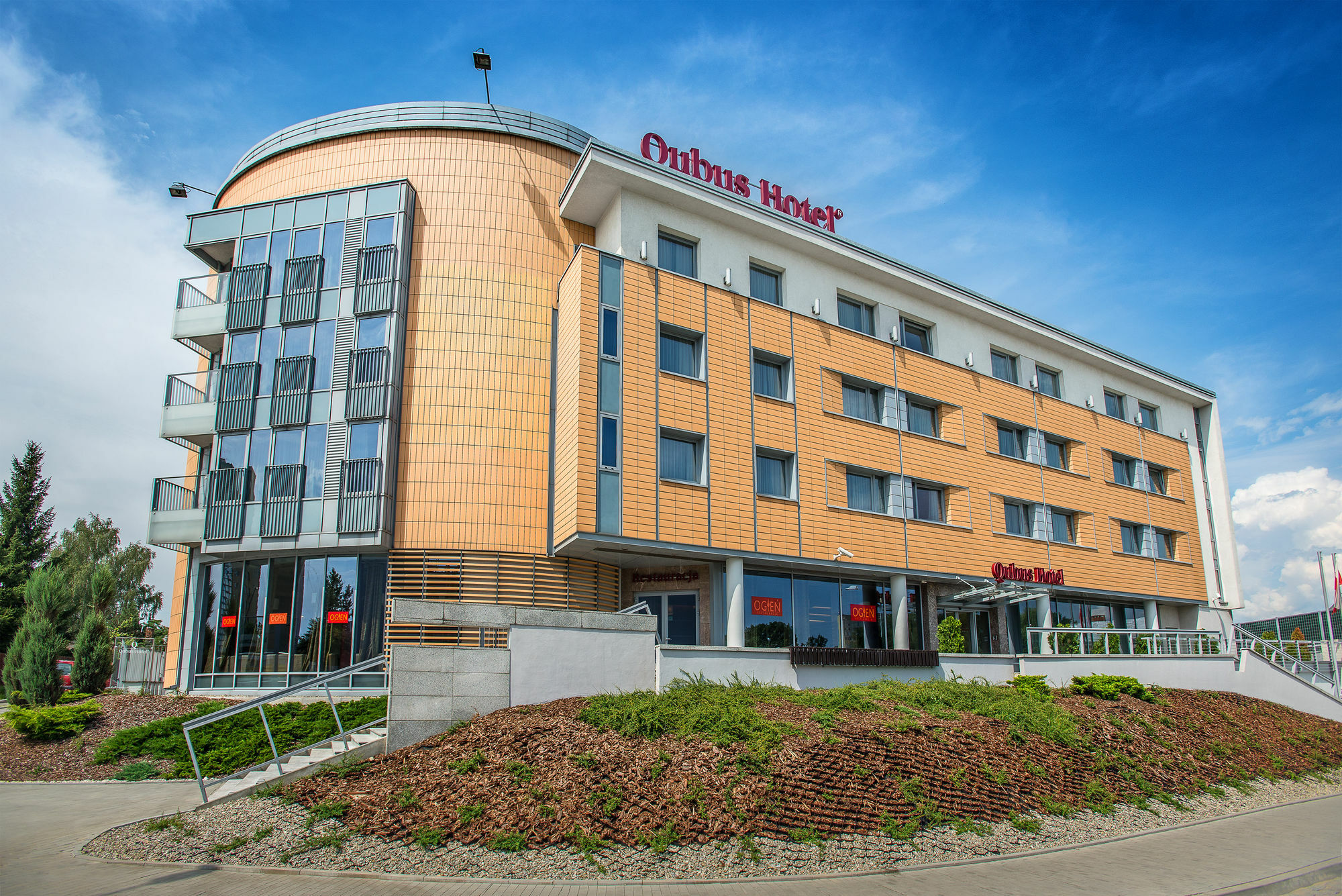 Qubus Hotel Келце Екстериор снимка
